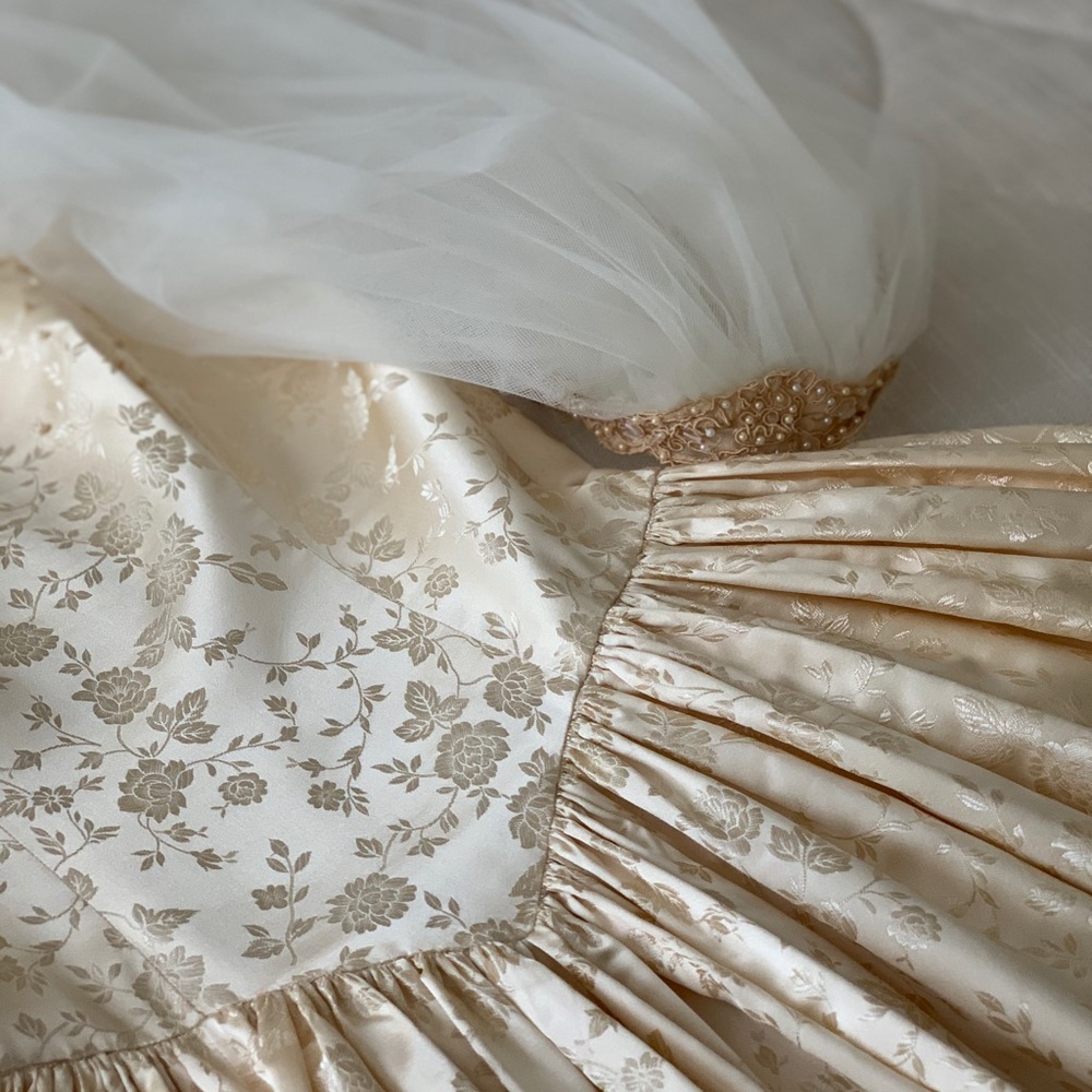 Vintage 1961 Handmade Wedding Dress w/veil sz 6-8 - Picture 2 of 16